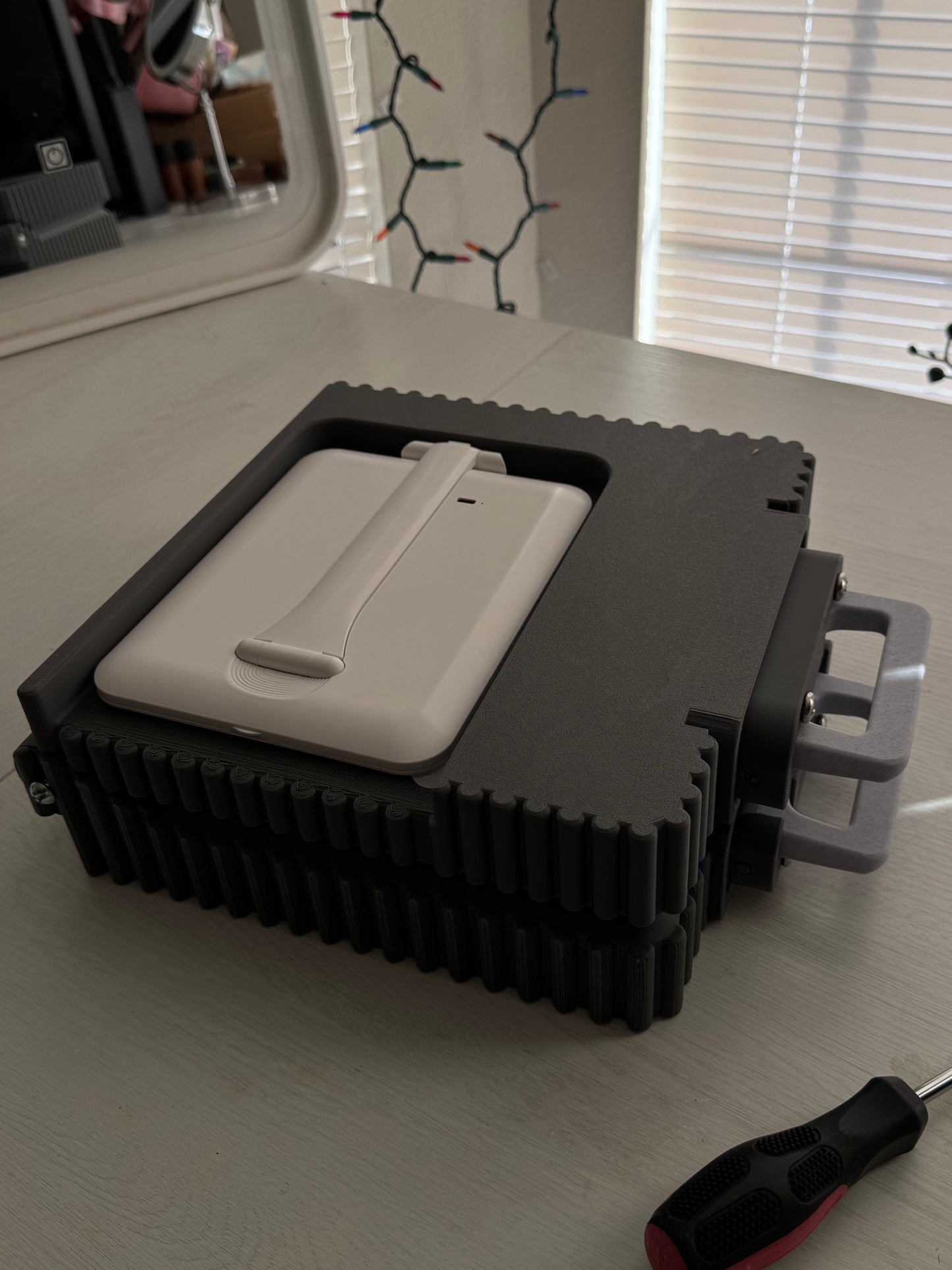 LV Lumii | The Original Lap Vanity