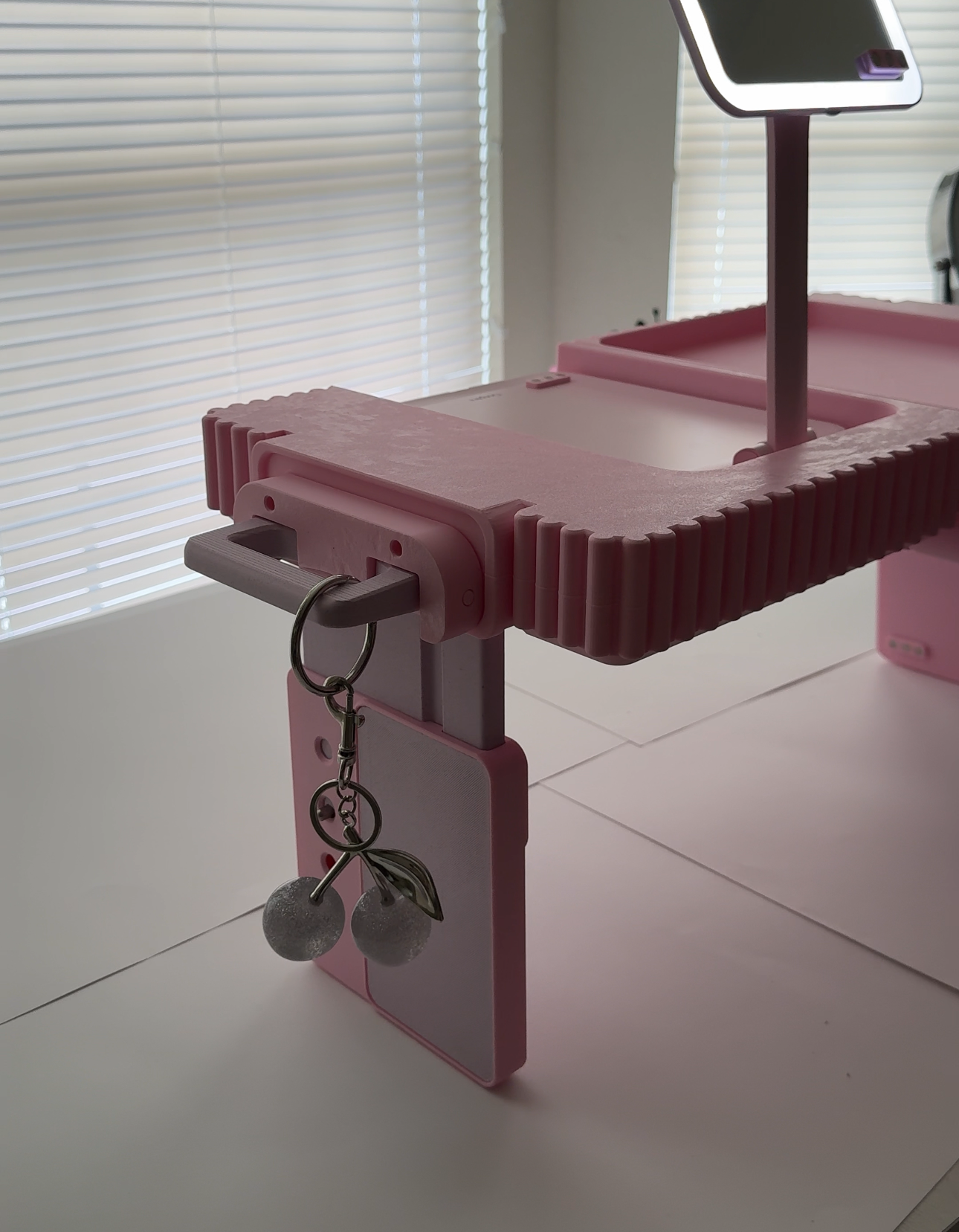 LV Lumii | The Original Lap Vanity